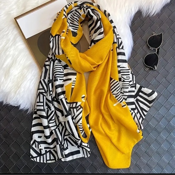Accessories - Women’s Yellow and Black Geometric Pattern Scarf NWT